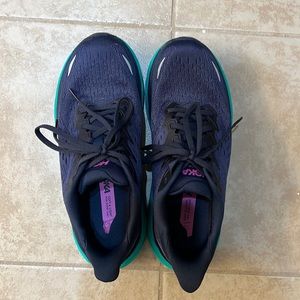 Hoka Clifton 8, like new